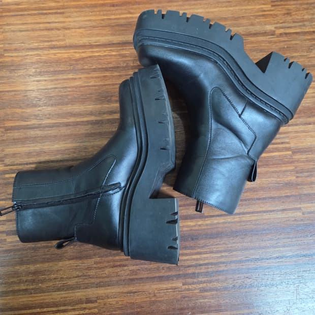 자라 트랙 솔 앵글 부츠 35 225 