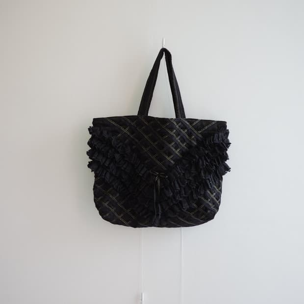 Black frill rose tote bag