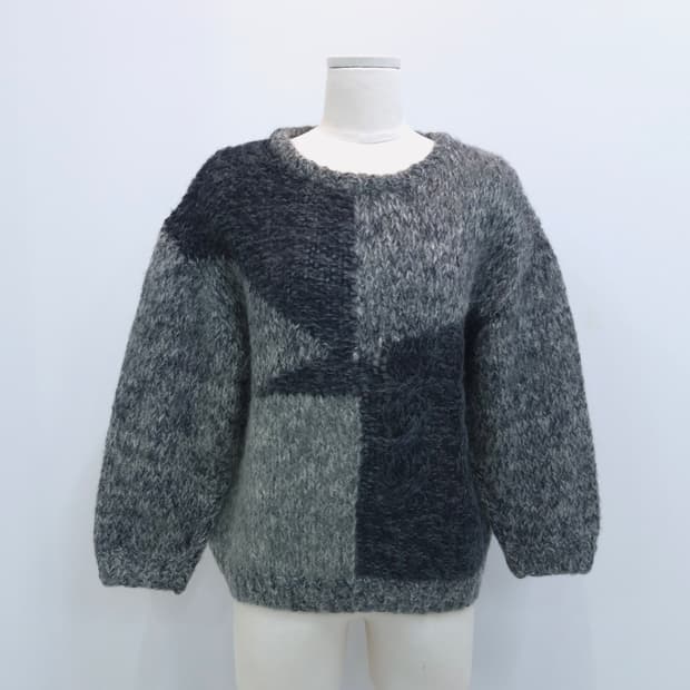 울혼방 모헤어 그레이 배색 니트