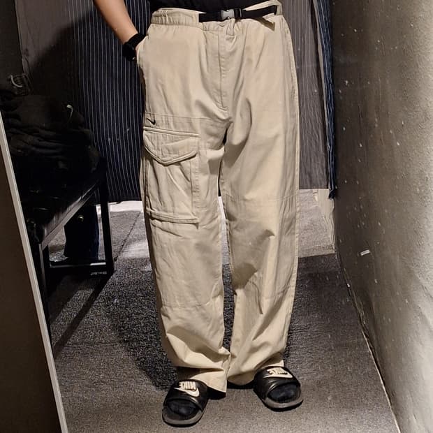 나이키 00s 화이트 블랙 배색 스우시 로고 벨티드 카고바지 카고팬츠