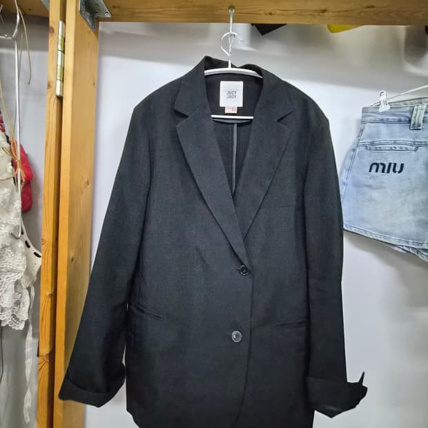 쥬시쥬디 얄상 박시 블랙자켓