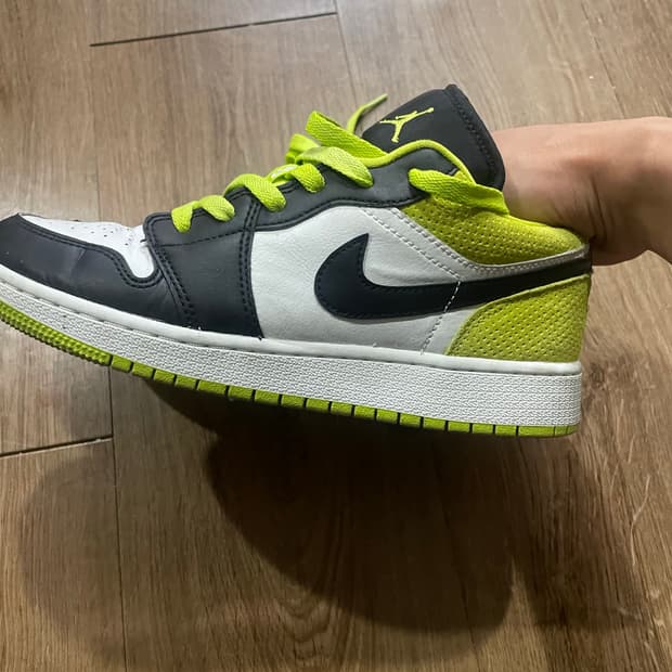 나이키 조던1 사이버그린