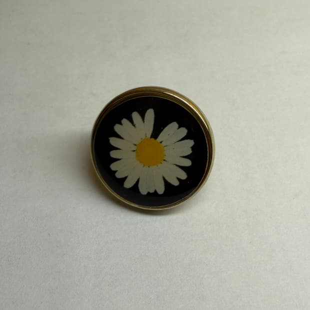 피스마이너스원 데이지 핀 뱃지 (단품)