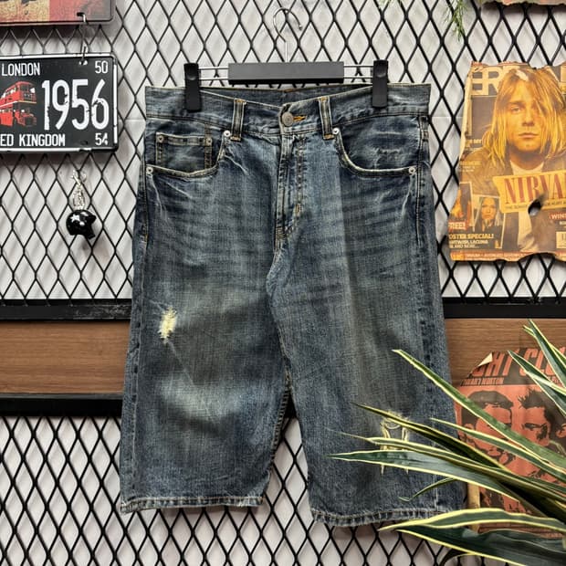 00s JPN VINTAGE 스컬 소드 백 포켓 디스트레스드 데님 쇼츠