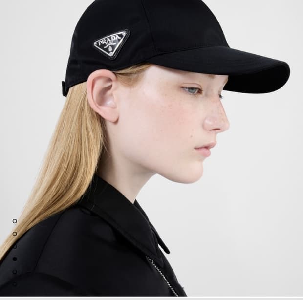 정품)급처상태양호!프라다 삼각로고 블랙 리나일론 베이스 볼 캡 모자