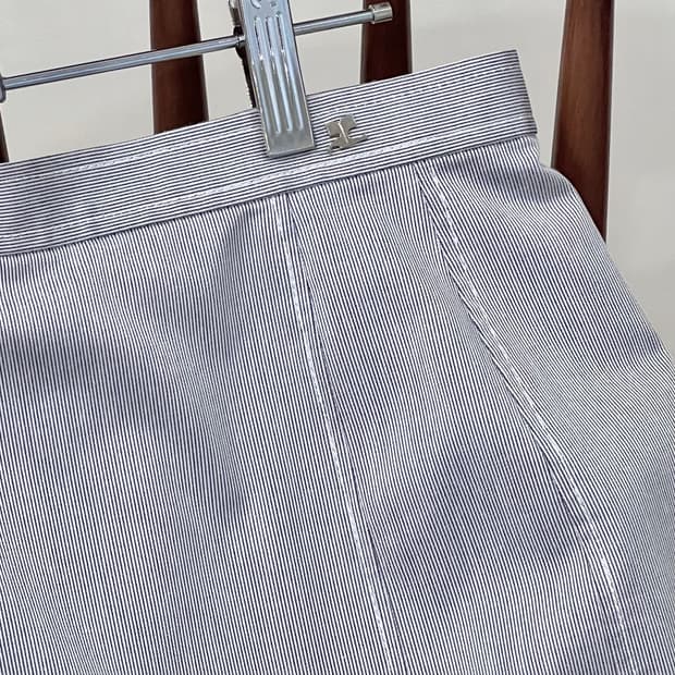 쿠레쥬 블루 그레이 핀스트라이프 스커트 꾸레쥬