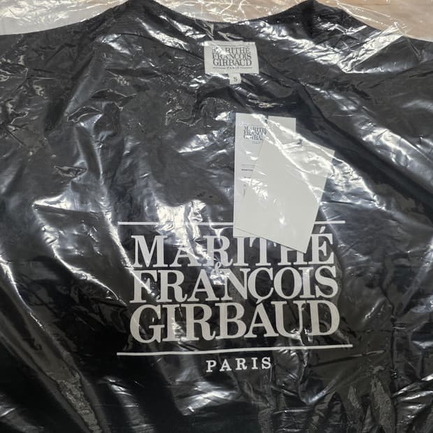 마리떼 프랑소와 저버 블랙 맨투맨 