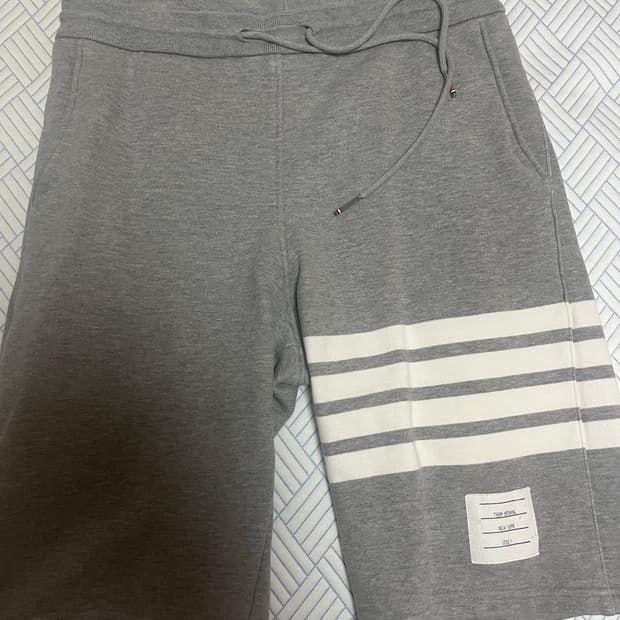 정품 톰브라운 그레이 반바지
