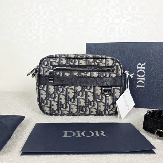 디올 사파리 메신저 미니 스트랩백 