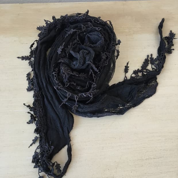lace t rimming crochet scarf
