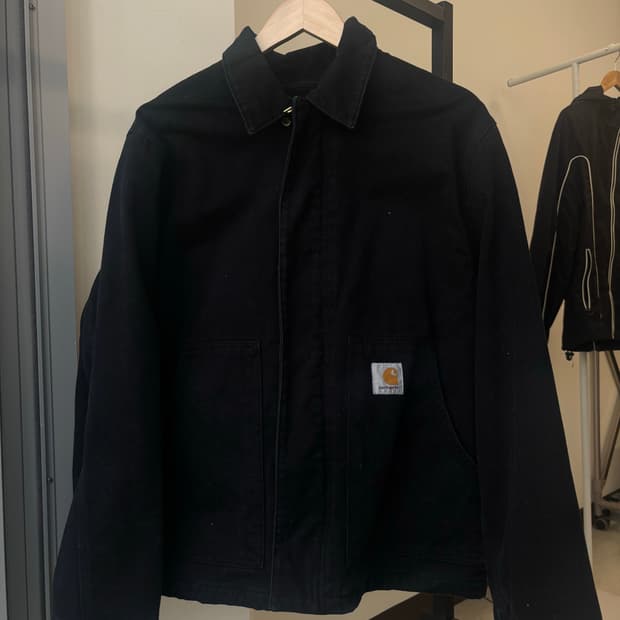 칼하트(Carhartt)의 디트로이트 워크 자켓 블랙 