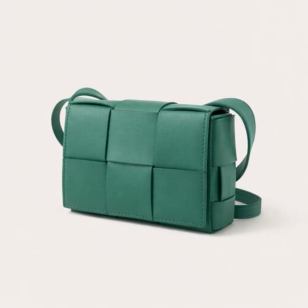 [S급] 보테가베네타 레더 카세트백 미니 판매합니다!!!