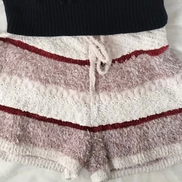 vintage red knit shorts