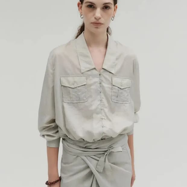 (Set) 솔티페블 포켓 버튼 글로시 셔츠, 스커트 베이지