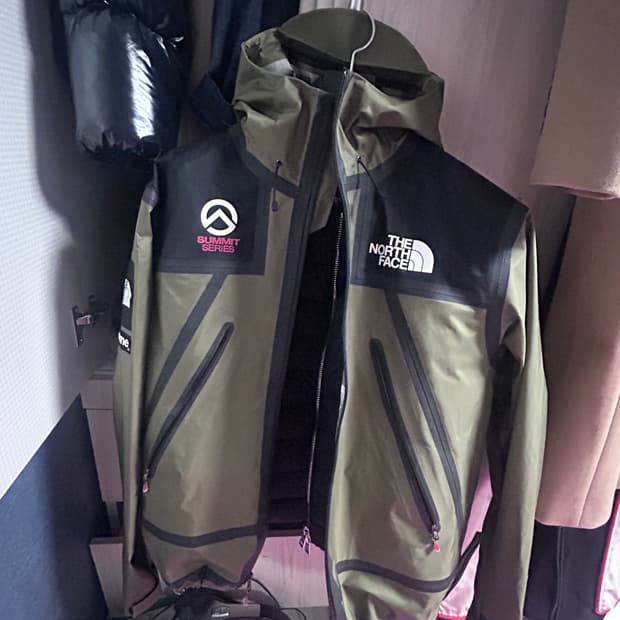 슈프림 노스패이스 서밋