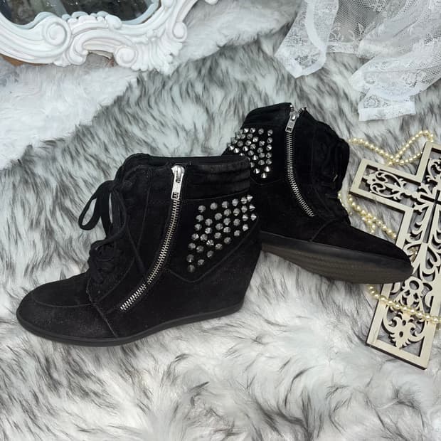 빈티지 스터드 웨지힐 스니커즈