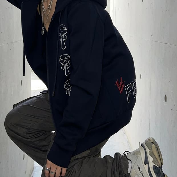 펜디 칼리그라피 후드집업