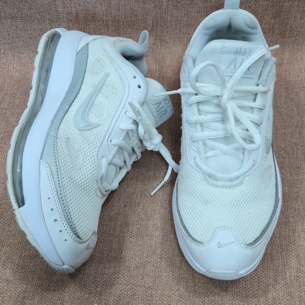 나이키 245mm-  에어맥스 AP 여성운동화
유니크한 디자인
상태 아주