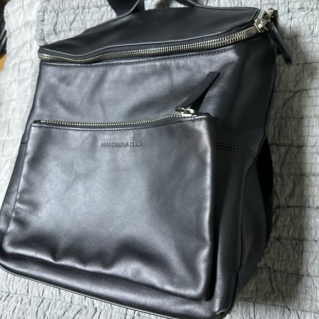 만다리나덕 블랙 백팩