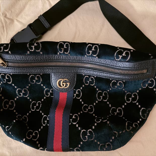 구찌 벨벳 힙색 