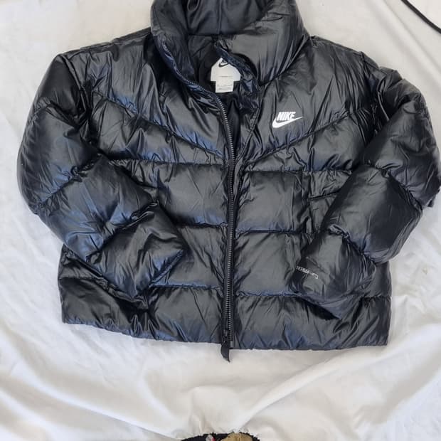 나이키 써마-핏 여성용 크롭 푸퍼 패딩 M (블랙)