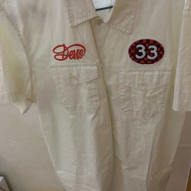 데우스 엑스마키나 반팔 셔츠 M사이즈 판매합니다