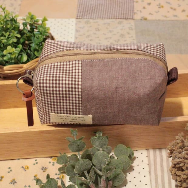 핸드메이드 브라운 미니 파우치