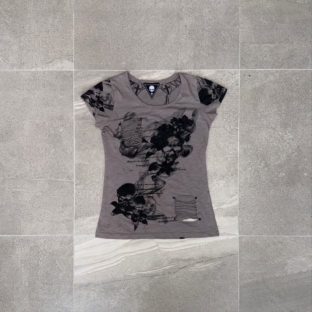 Charcoal oriental punk skull damaged t