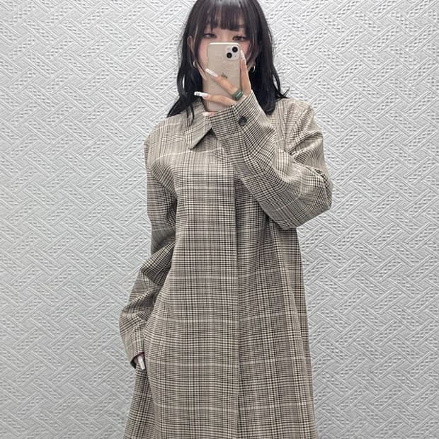 아페쎄 APC 아이유 모던시크 캐주얼 체크 미디 맥코트 L C11021