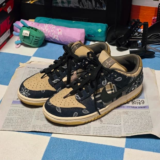 [250] 나이키 트래비스 스캇 SB 덩크 로우