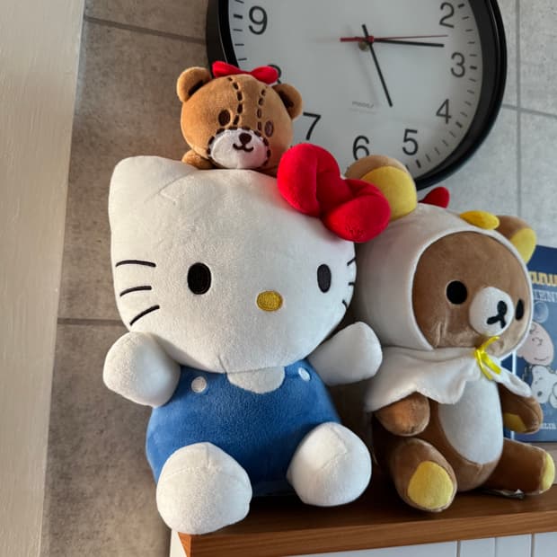 산리오 헬로키티 머리위 곰돌이 시팅 인형 중형 택있음