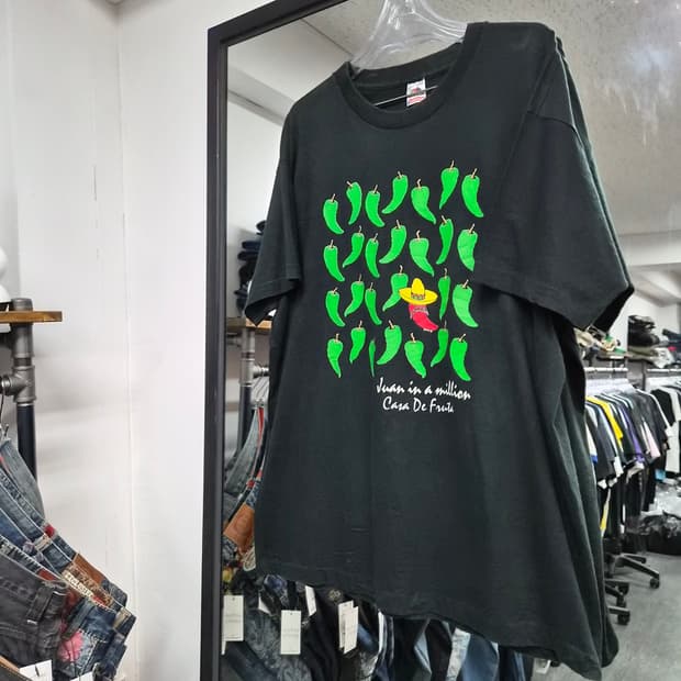 'CASA DE FRUTA' 고추 일러스트 빈티지 반팔 티셔츠