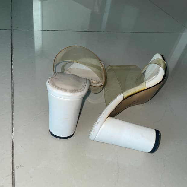 화이트 통굽 뮬 슬리퍼 구두