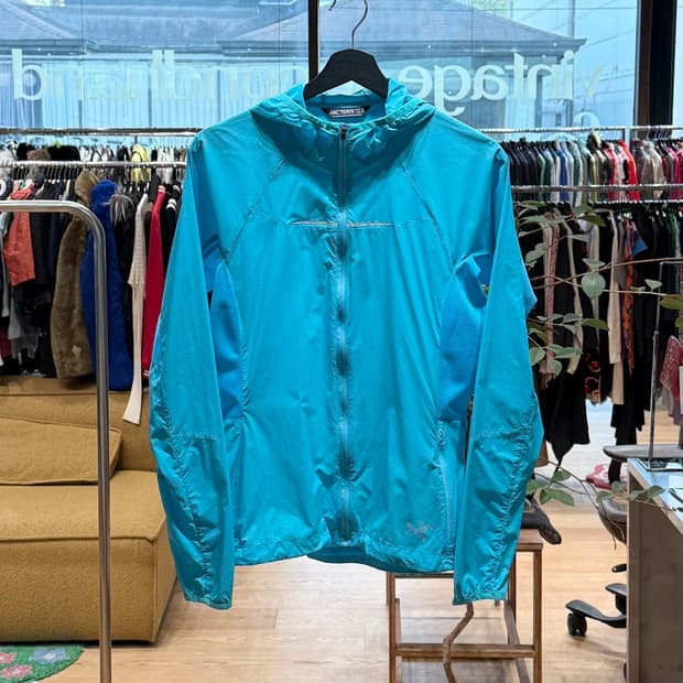 아크테릭스 블루 나일론 후드 자켓 