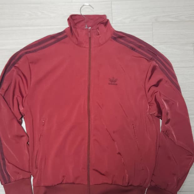 어디다스 트랙탑 레드