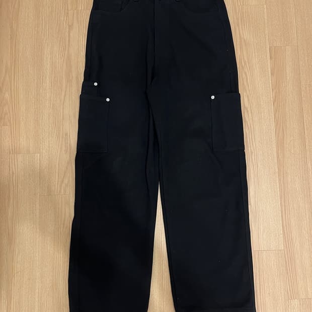 Pocket detail pants