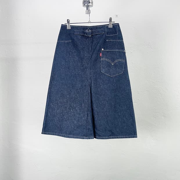 리바이스 엔지니어드 신치백 데님 미디 스커트