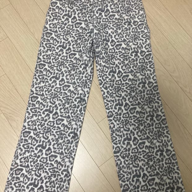 스웨이드 레오파드 진 아이보리 색 팝니다