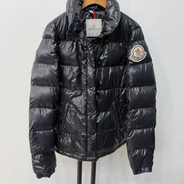 정품) 몽클레어 여성 빅와펜 숏패딩 1