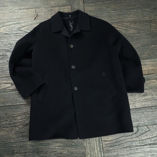 [입생로랑] 로고 자수 빈티지 오버핏 코트 블랙 P01458