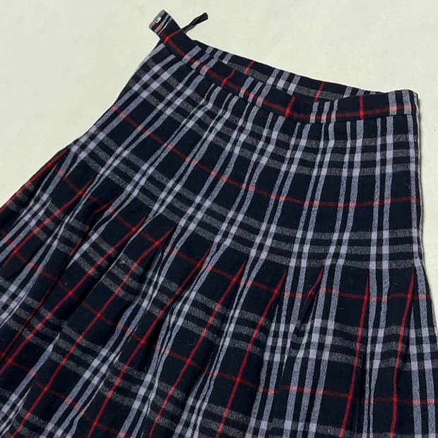 버버리 노바체크 미디 스커트