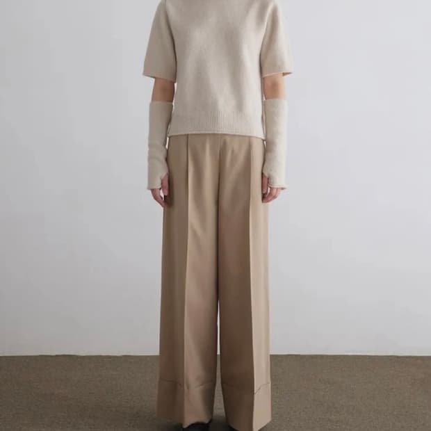 어센틱워드로브 숄더 라인 풀오버 워머 반팔 니트 / 베이지