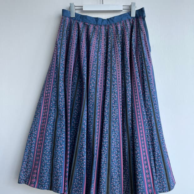 빈티지 티롤리안 트라흐텐 블루 플로럴 스커트