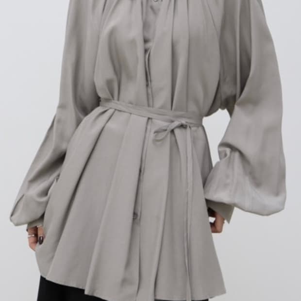 트리밍버드 벌룬 셔링블라우스