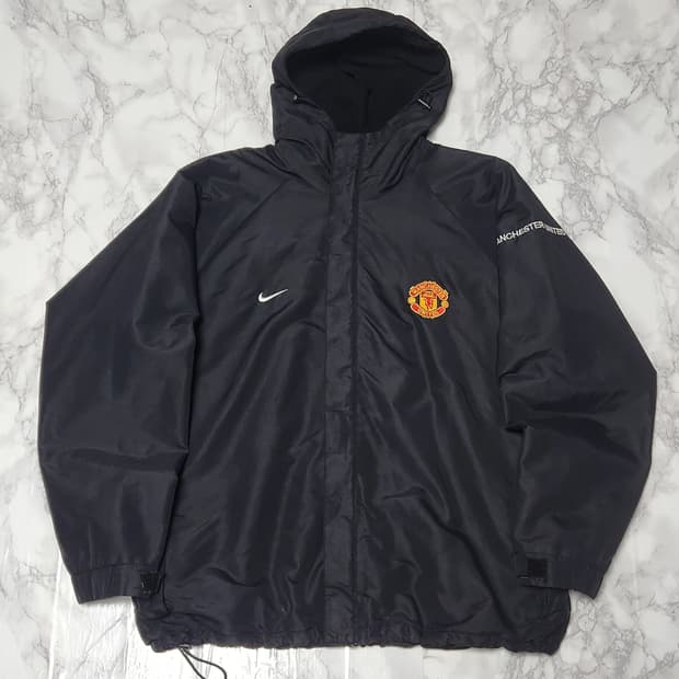 나이키 맨체스터 유나이티드 00s 바람막이 후드 자켓
