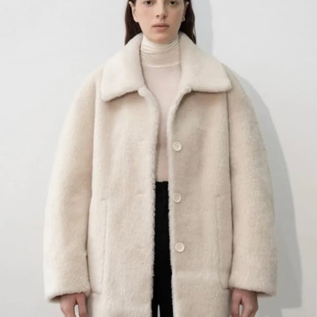 아모멘토 무스탕 코트