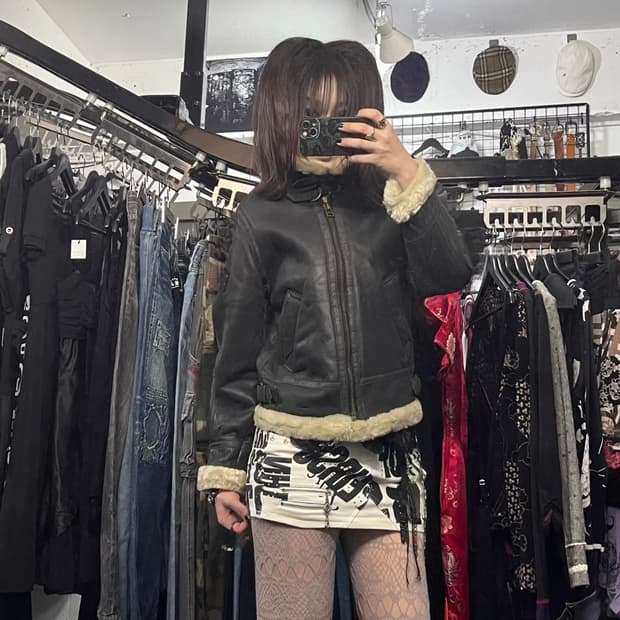 산토리 보스 크롭 버클 무스탕