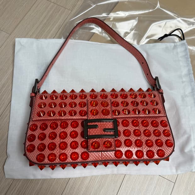 펜디 리미티드 파이톤 스터드 바게트백