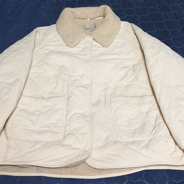 스파오 카라 양털 자켓 아이보리 (L)