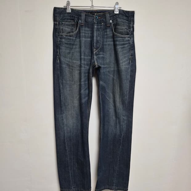 리바이스Levis 스트레이트 핏 33사이즈 P-64